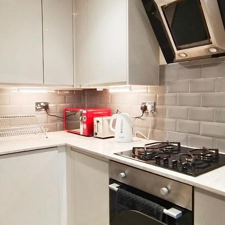 런던 First Floor Flat 1 Northwood 아파트 외부 사진
