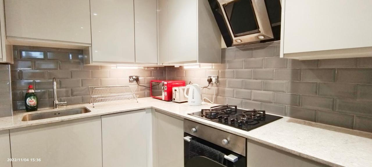 런던 First Floor Flat 1 Northwood 아파트 외부 사진