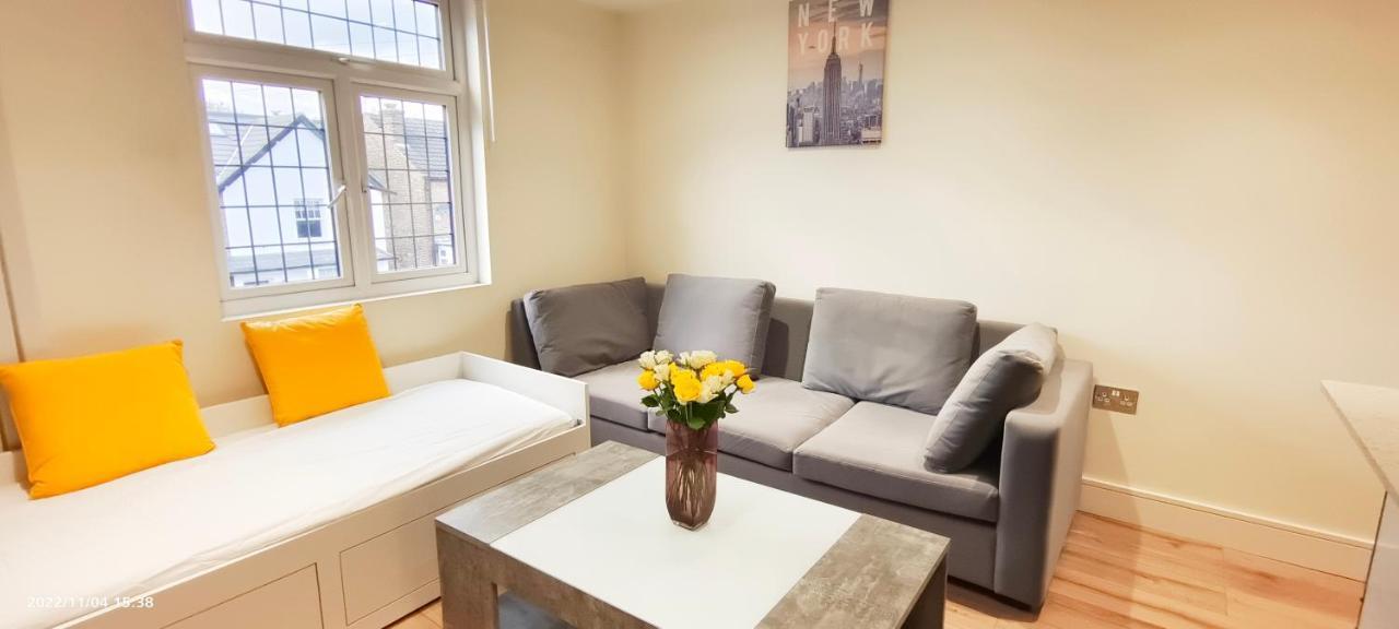 런던 First Floor Flat 1 Northwood 아파트 외부 사진