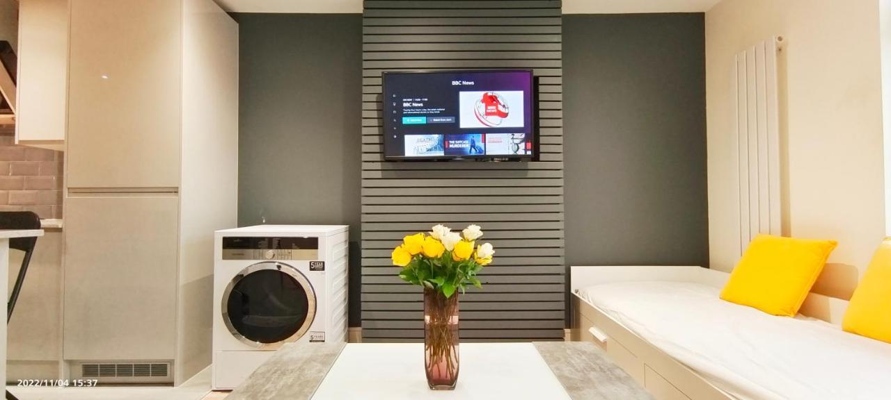 런던 First Floor Flat 1 Northwood 아파트 외부 사진