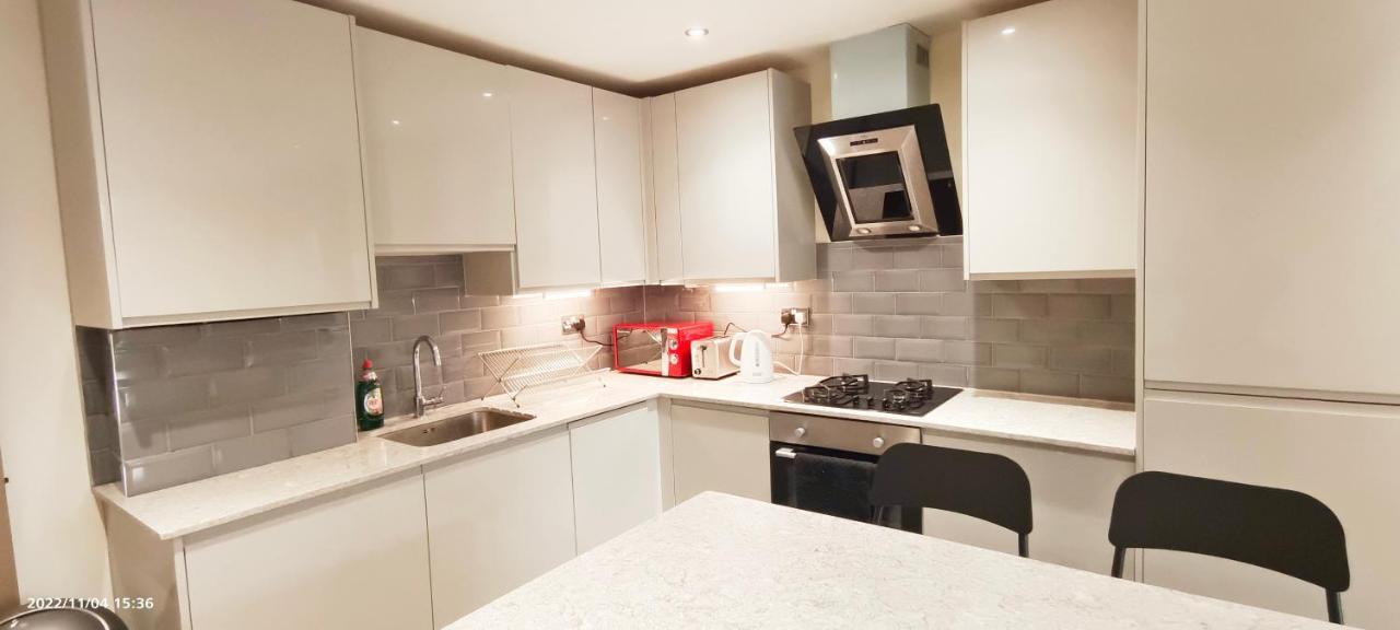 런던 First Floor Flat 1 Northwood 아파트 외부 사진