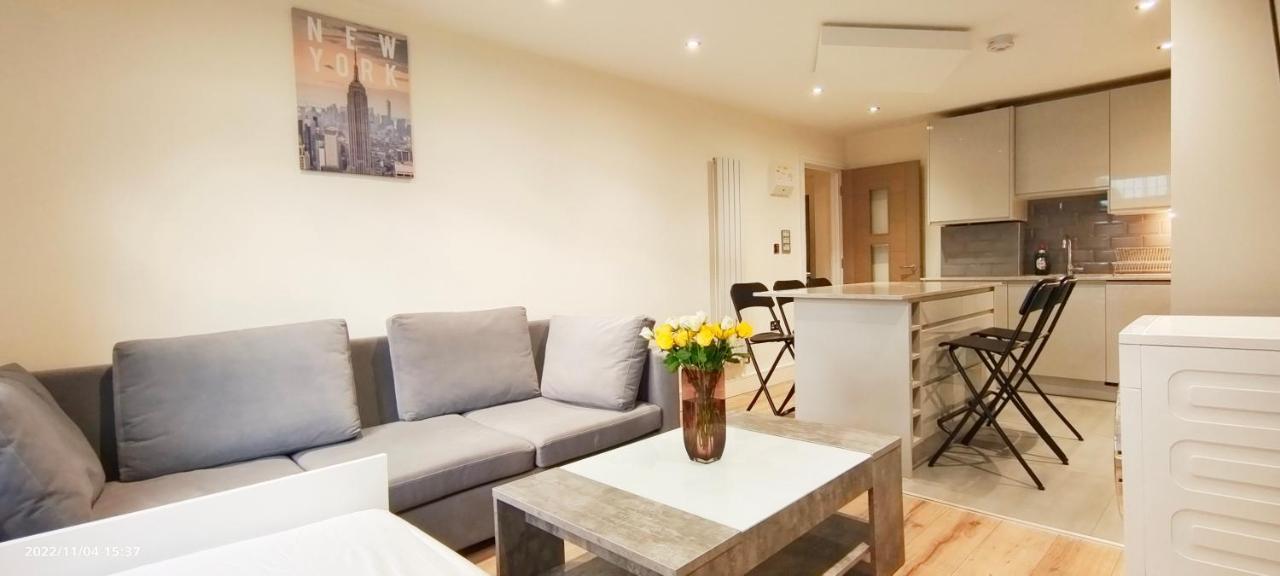 런던 First Floor Flat 1 Northwood 아파트 외부 사진