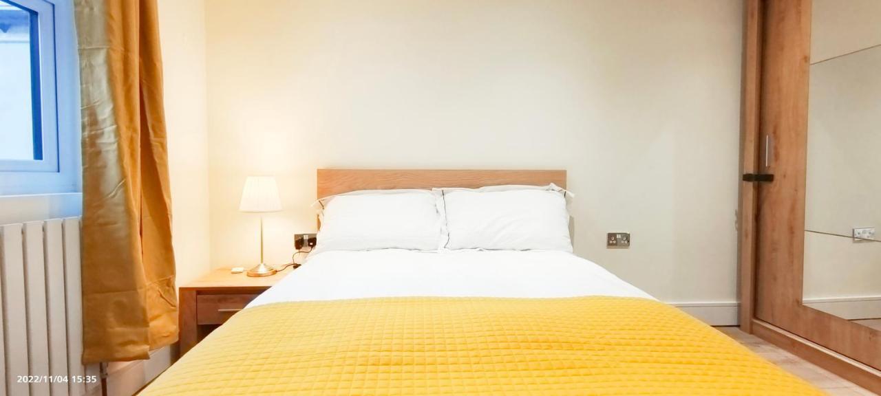 런던 First Floor Flat 1 Northwood 아파트 외부 사진