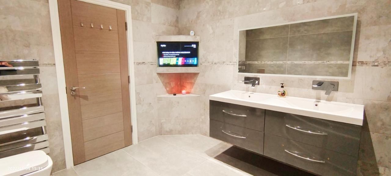 런던 First Floor Flat 1 Northwood 아파트 외부 사진
