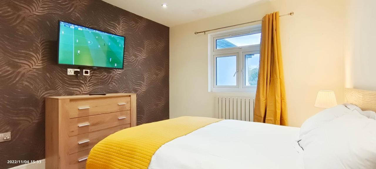 런던 First Floor Flat 1 Northwood 아파트 외부 사진