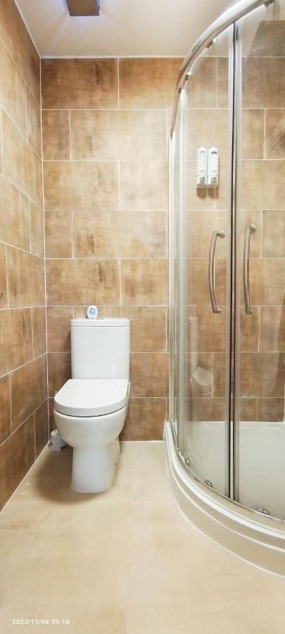 런던 First Floor Flat 1 Northwood 아파트 외부 사진