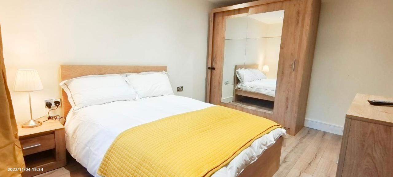 런던 First Floor Flat 1 Northwood 아파트 외부 사진