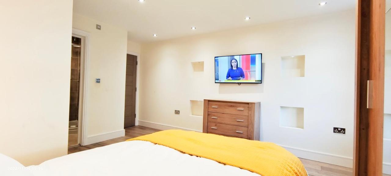런던 First Floor Flat 1 Northwood 아파트 외부 사진
